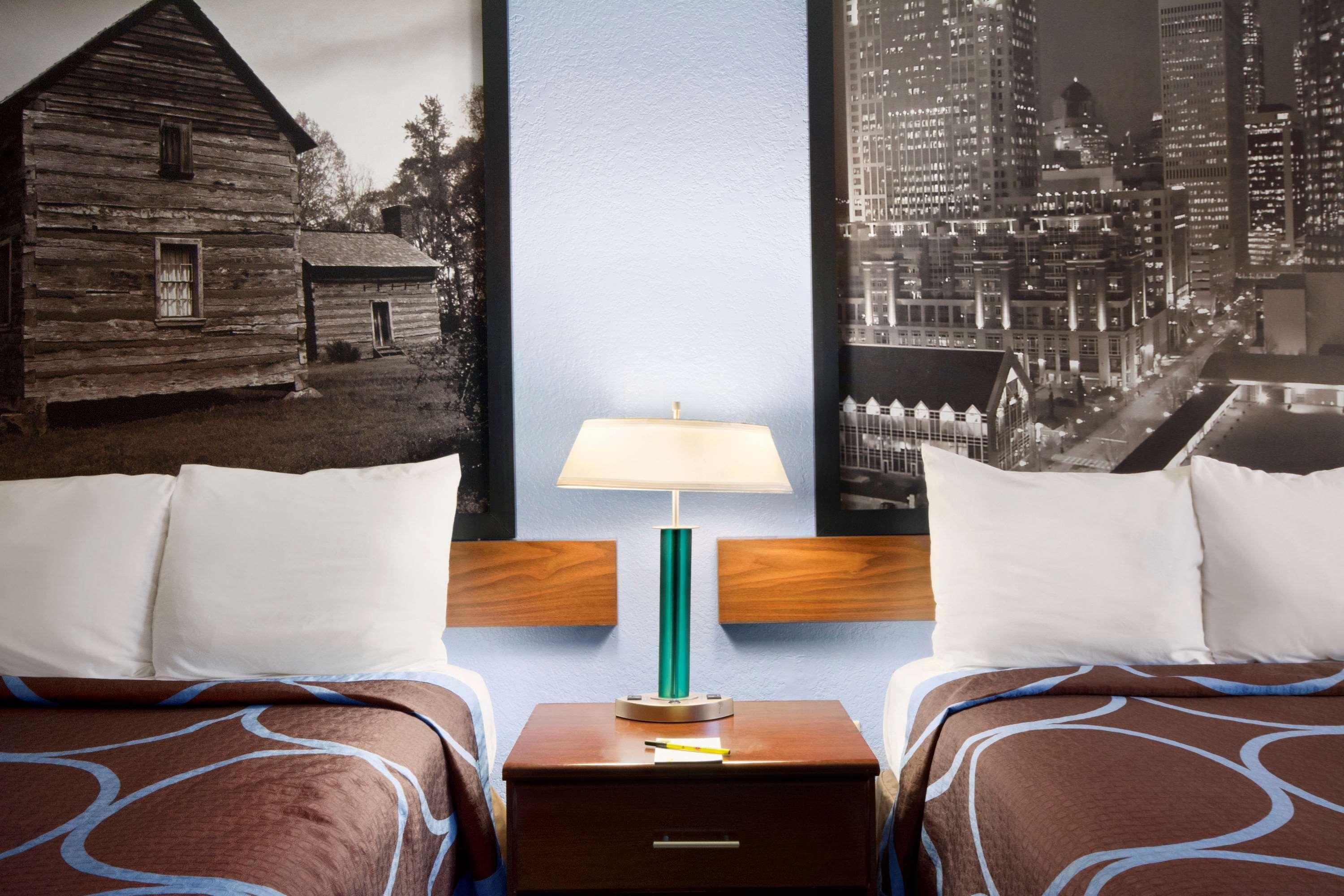Super 8 By Wyndham Charlotte University Экстерьер фото