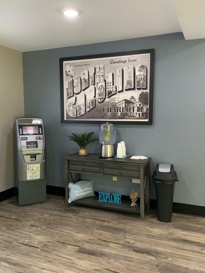 Super 8 By Wyndham Charlotte University Экстерьер фото